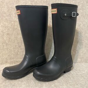 Hunter youth Unisex black rain boots 4 boys 5 girls waterproof